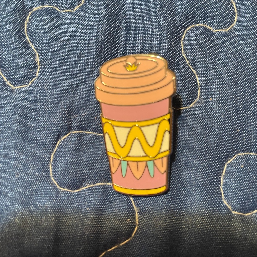 Disney Coffee Cup pin- Mrs. Pots